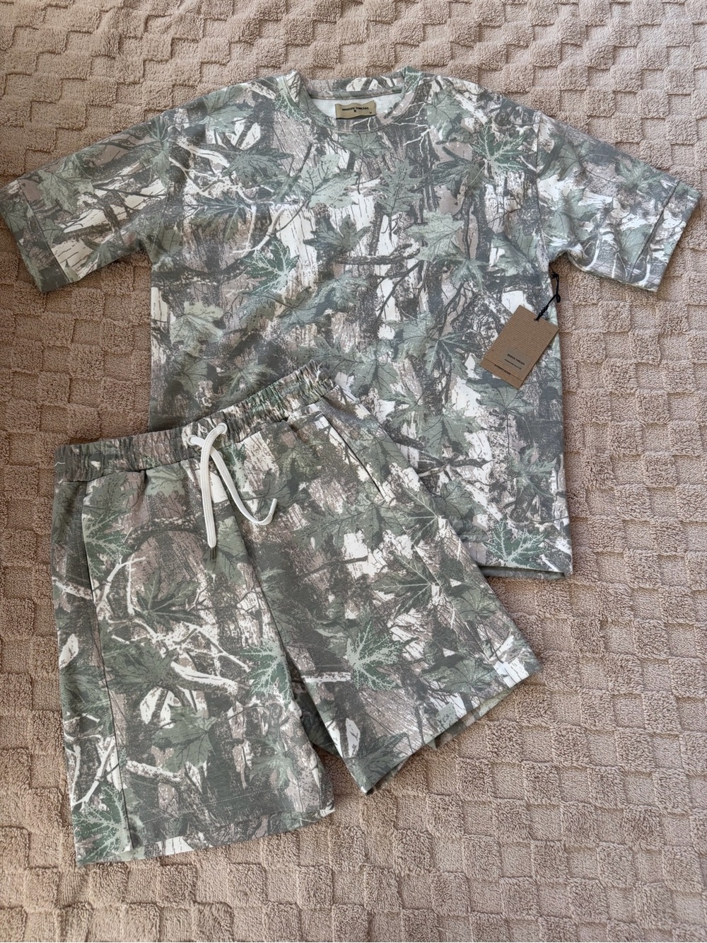 NWT Broken Threads Tree Camo T-Shirt & Shorts Set Men’s Medium